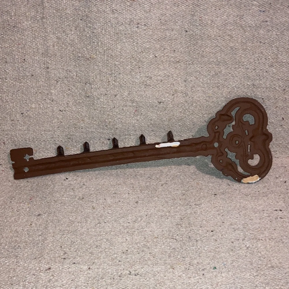 Rustic Brown Skeleton Key Shaped Holder Cast Iron Wall Mount 5 Hook Key Rack